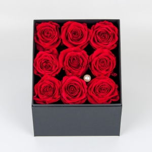 Caixa de flor com rosas