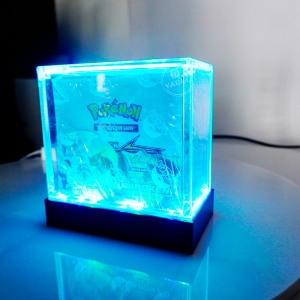 Caixas de reforço Pokémon de acrílico LED personalizáveis 