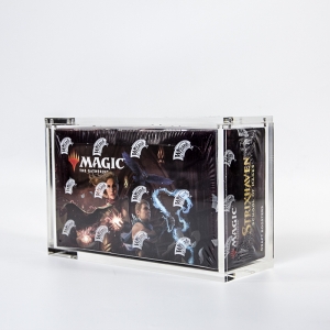 Estojo de acrílico transparente para proteção de caixas de boosters de Magic: The Gathering.