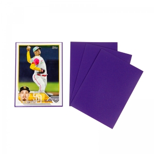 Capas protetoras premium foscas para cartas colecionáveis. 