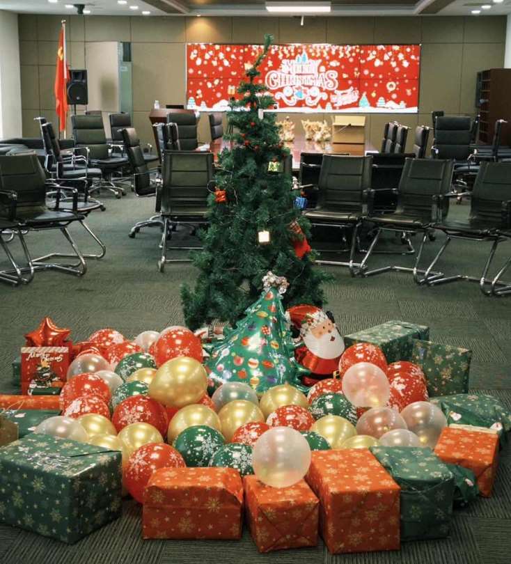 Evento de Natal da Empresa 2024: Comemorando a Temporada com Presentes, Apresentações de Equipe e Desejos de 2025