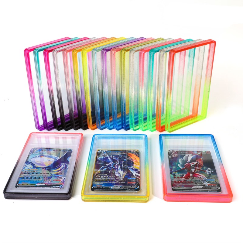 Livre de mofo e ecologicamente correto! Novos protetores de cartas com gradiente – perfeitos para colecionadores da PSA/BGS/CGC e do mundo todo. O mercado global de TCGs (Trading Cards)